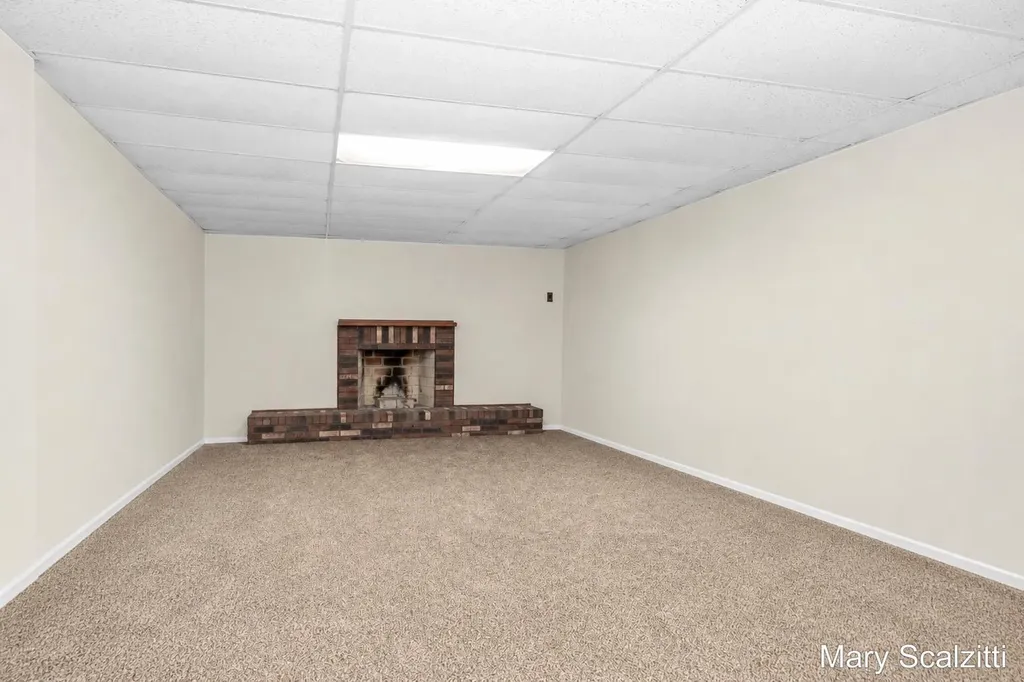 2650 Oldepointe Drive NE Grand Rapids Charter Township MI 49525