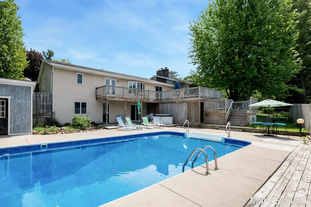 2650 Oldepointe Drive NE Grand Rapids Charter Township MI 49525