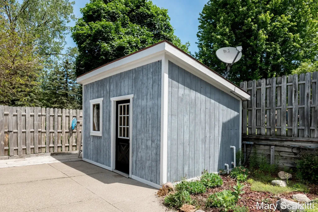 2650 Oldepointe Drive NE Grand Rapids Charter Township MI 49525