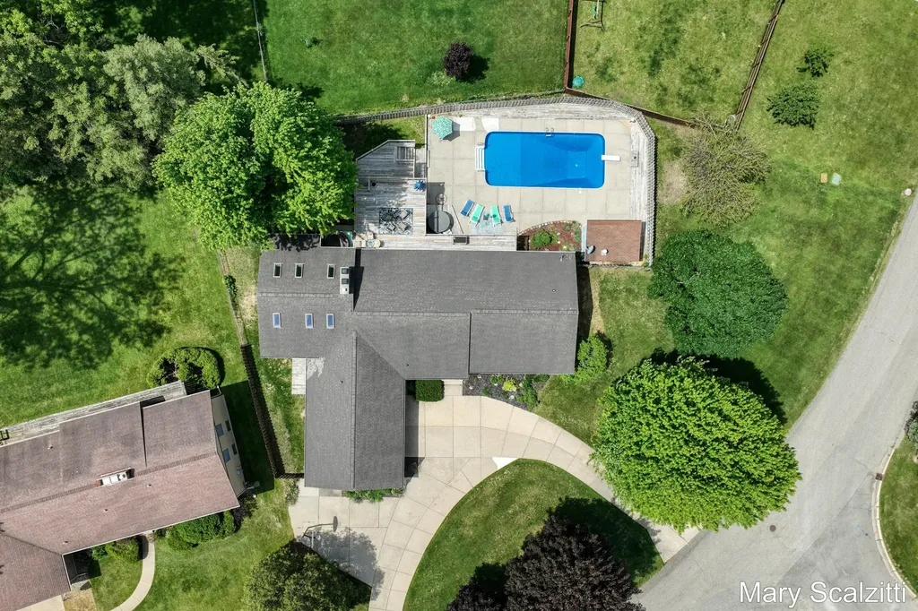 2650 Oldepointe Drive NE Grand Rapids Charter Township MI 49525