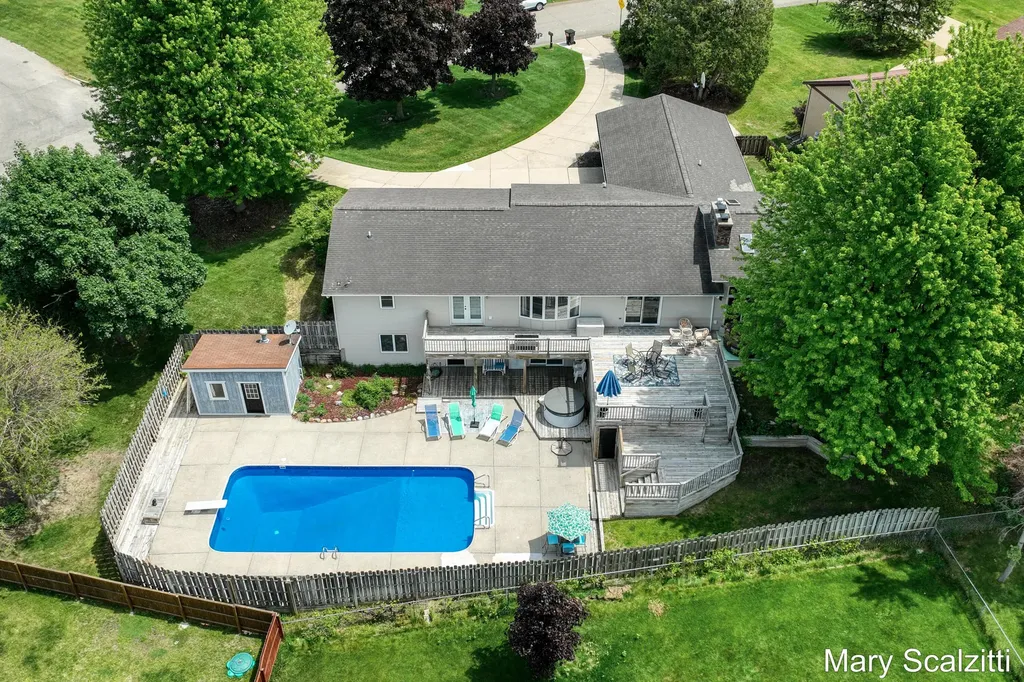 2650 Oldepointe Drive NE Grand Rapids Charter Township MI 49525
