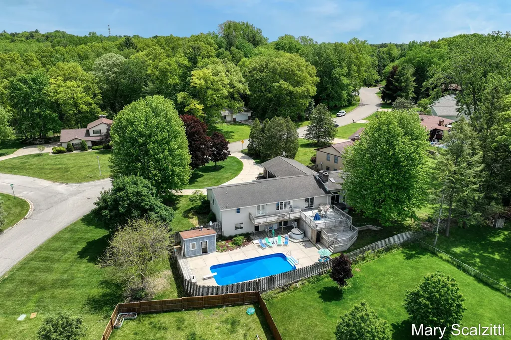2650 Oldepointe Drive NE Grand Rapids Charter Township MI 49525