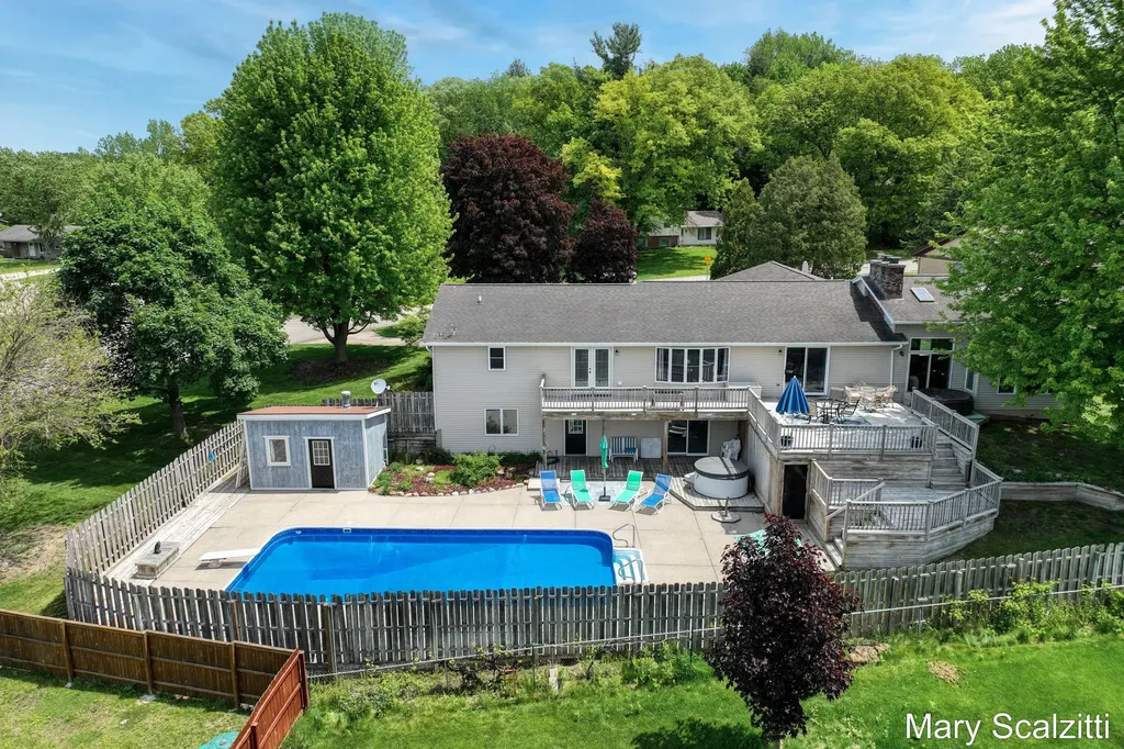 2650 Oldepointe Drive NE Grand Rapids Charter Township MI 49525
