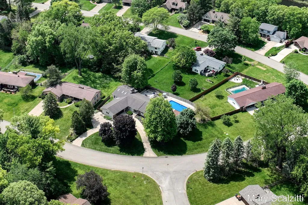 2650 Oldepointe Drive NE Grand Rapids Charter Township MI 49525