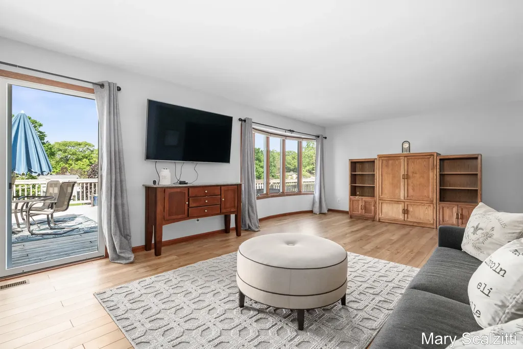 2650 Oldepointe Drive NE Grand Rapids Charter Township MI 49525