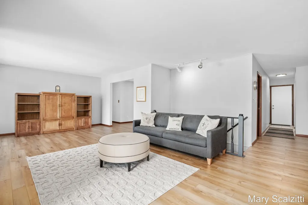 2650 Oldepointe Drive NE Grand Rapids Charter Township MI 49525
