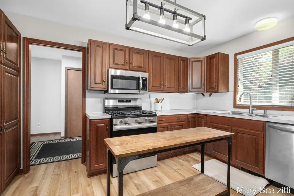 2650 Oldepointe Drive NE Grand Rapids Charter Township MI 49525