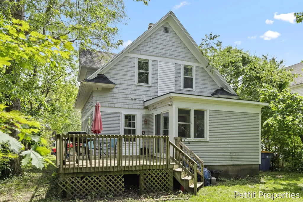 921 Temple Street SE Grand Rapids City MI 49507