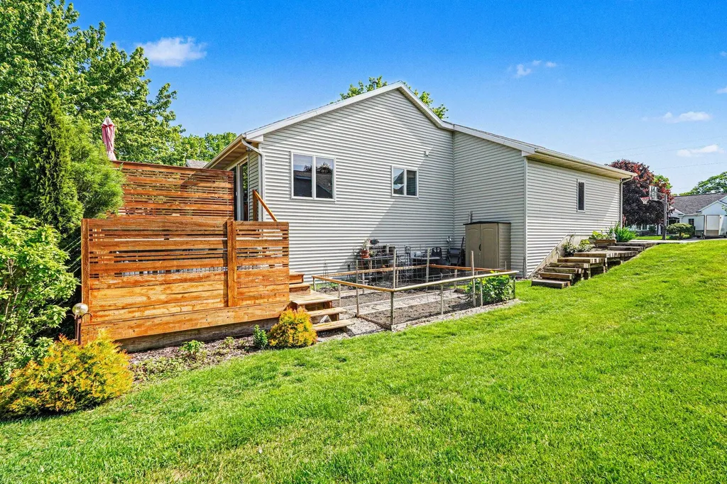 7161 Pine Oak Lane Georgetown Charter Township MI 49426