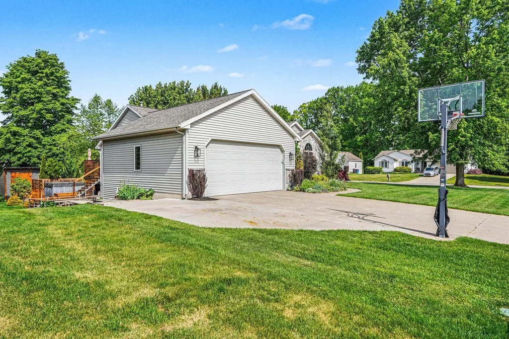 7161 Pine Oak Lane Georgetown Charter Township MI 49426