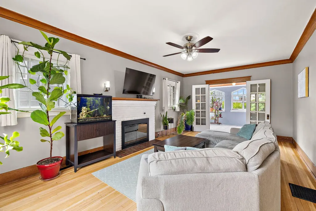 637 Fairview Avenue NE Grand Rapids City MI 49503