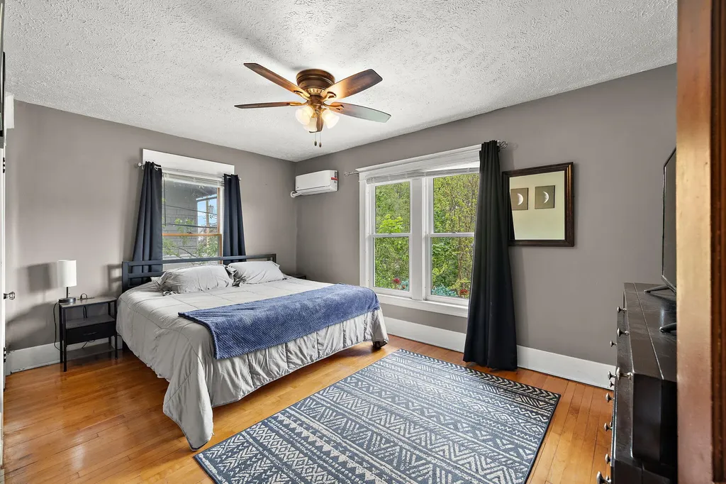 637 Fairview Avenue NE Grand Rapids City MI 49503