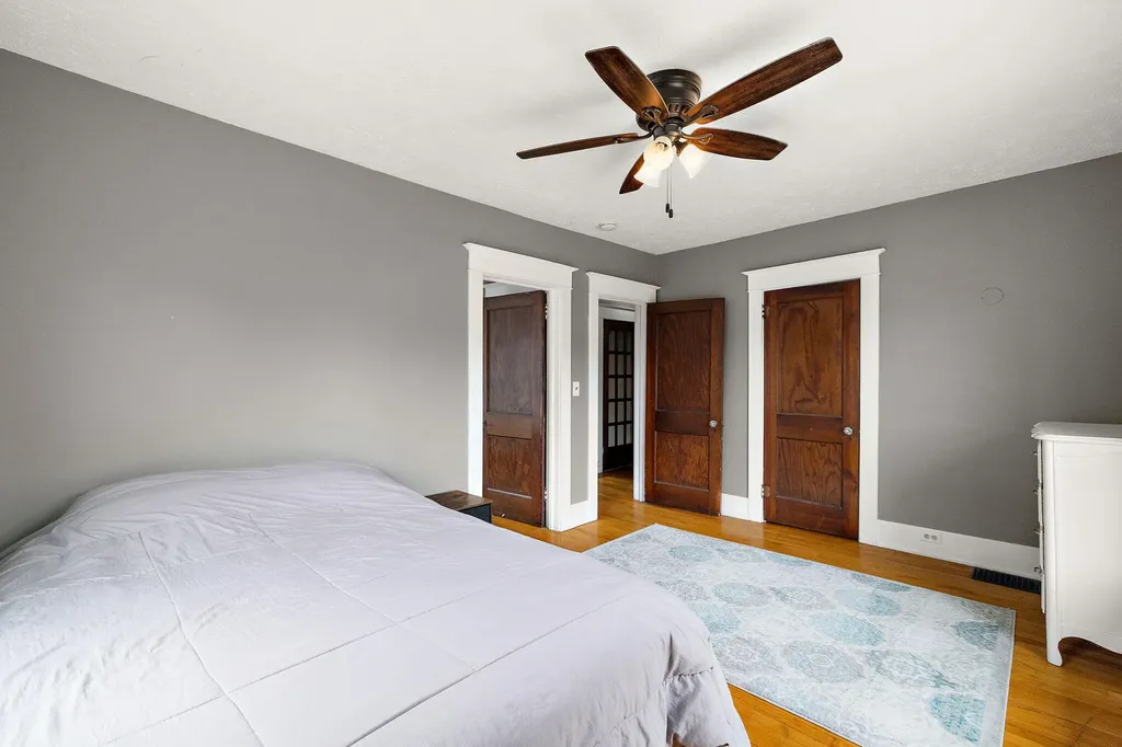 637 Fairview Avenue NE Grand Rapids City MI 49503