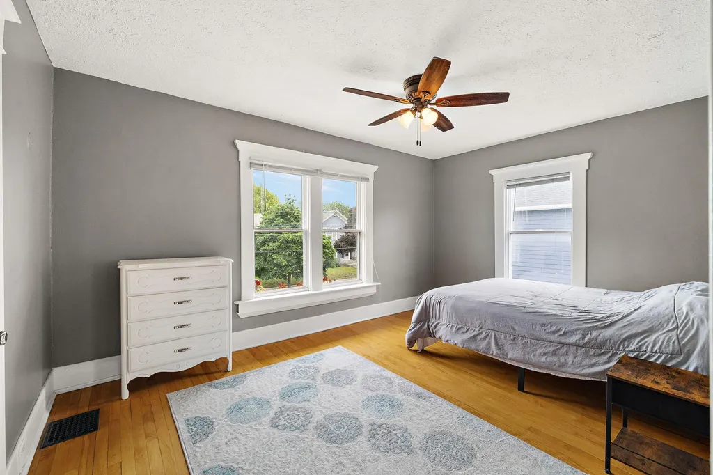 637 Fairview Avenue NE Grand Rapids City MI 49503