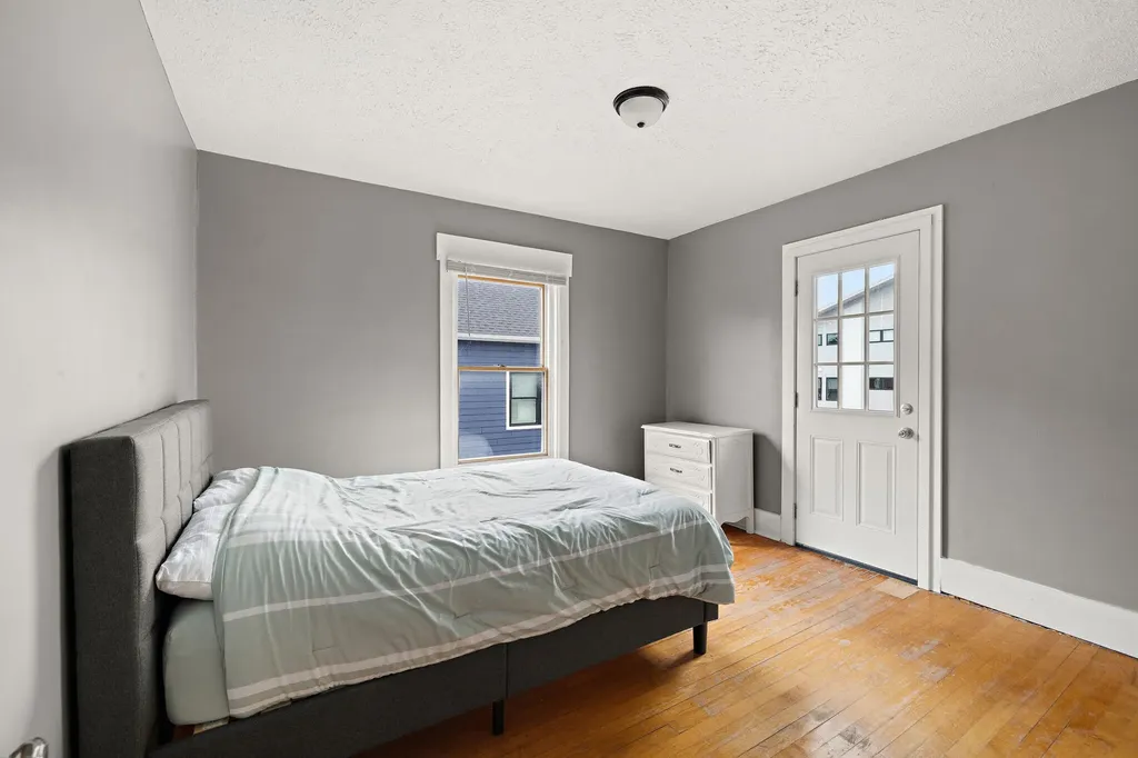 637 Fairview Avenue NE Grand Rapids City MI 49503