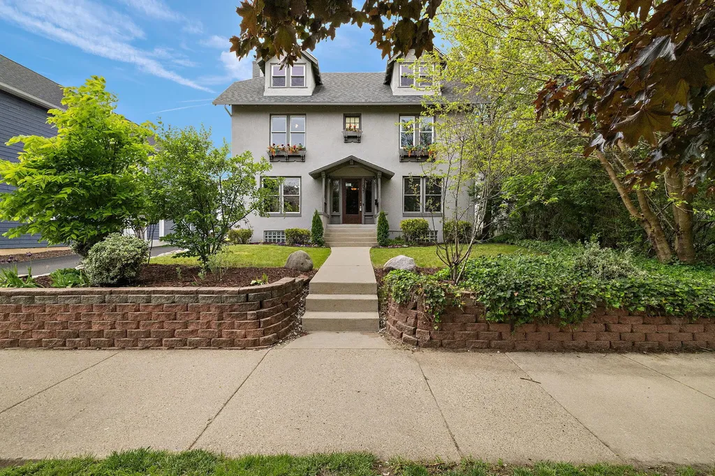 637 Fairview Avenue NE Grand Rapids City MI 49503
