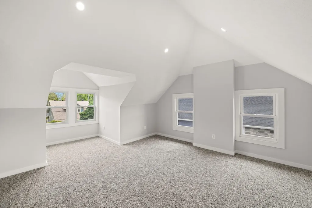 637 Fairview Avenue NE Grand Rapids City MI 49503