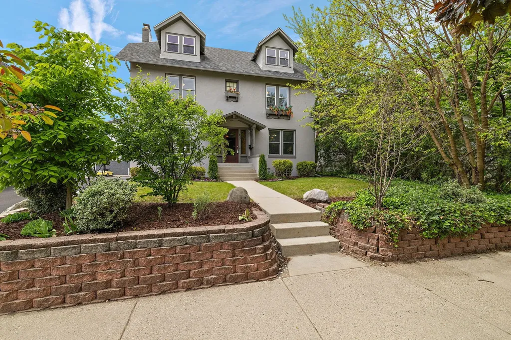 637 Fairview Avenue NE Grand Rapids City MI 49503