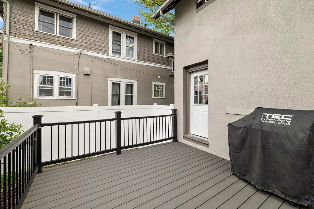 637 Fairview Avenue NE Grand Rapids City MI 49503