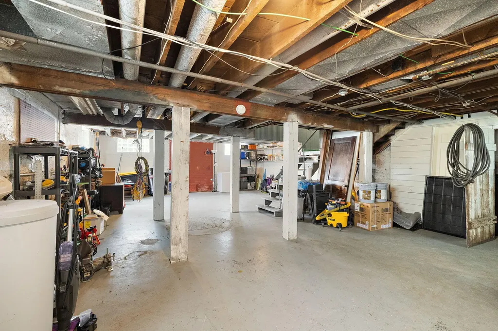 637 Fairview Avenue NE Grand Rapids City MI 49503