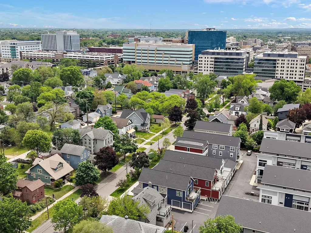 637 Fairview Avenue NE Grand Rapids City MI 49503