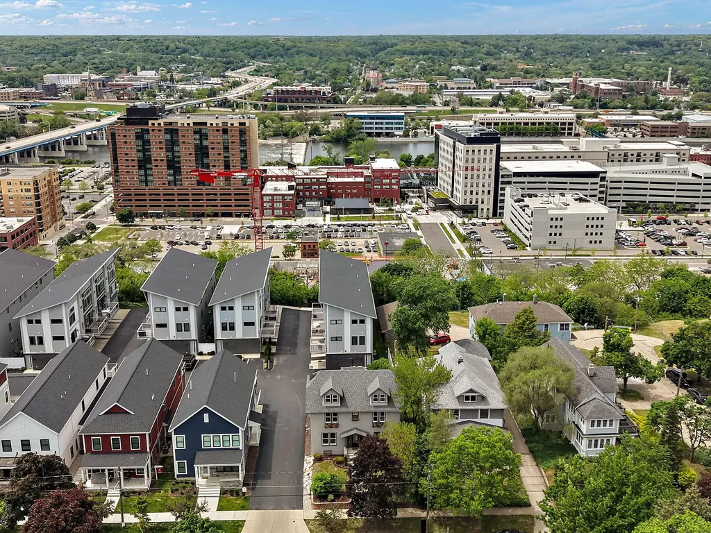 637 Fairview Avenue NE Grand Rapids City MI 49503
