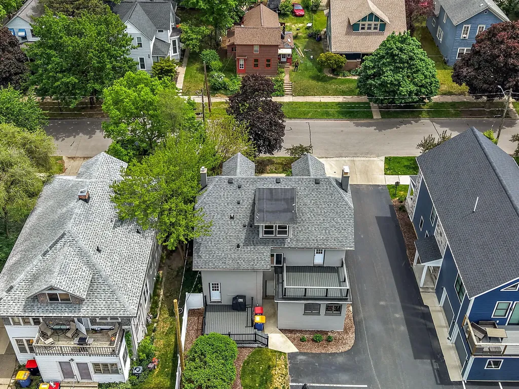637 Fairview Avenue NE Grand Rapids City MI 49503