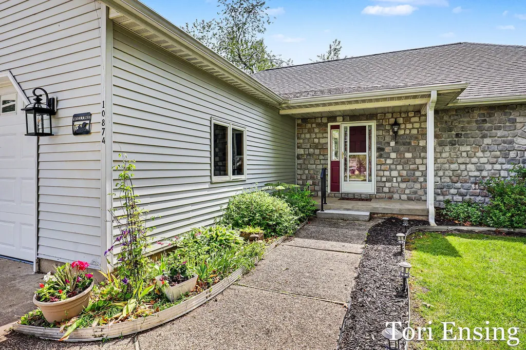 10874 Wildwood Drive Eureka Township MI 48838