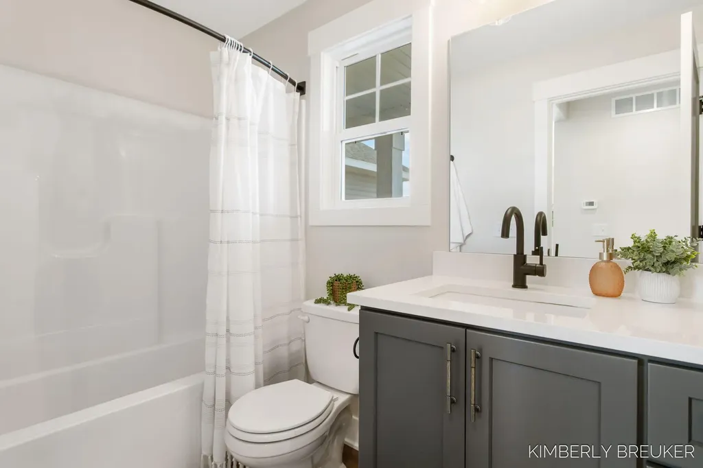 11760 Everett Avenue Allendale Charter Township MI 49401