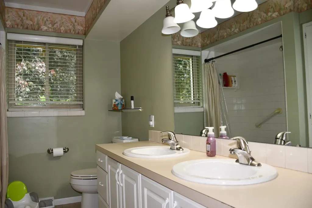 6404 Ardmore Avenue Georgetown Charter Township MI 49428