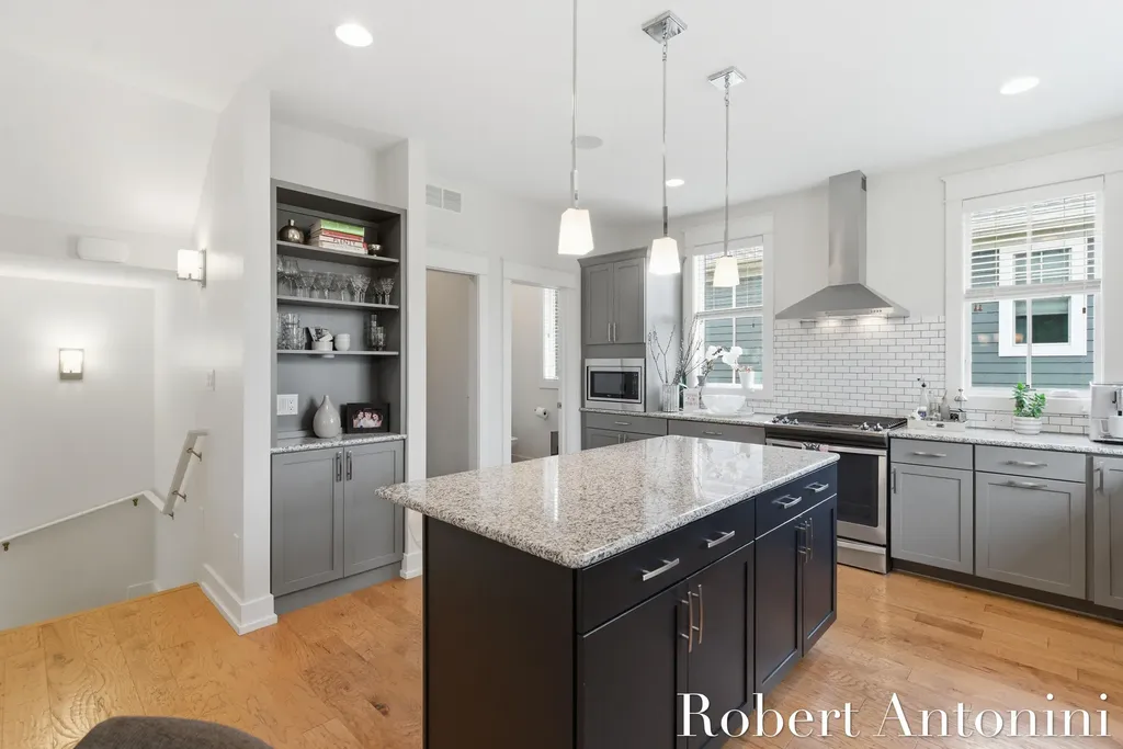 706 Croswell Avenue SE East Grand Rapids City MI 49506