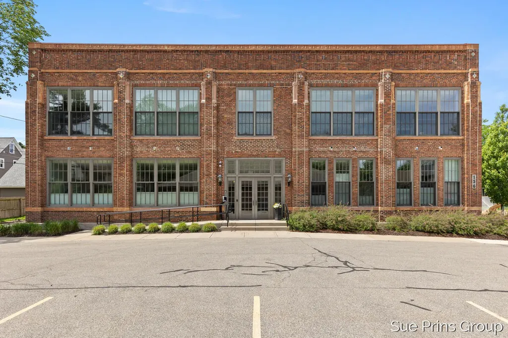 156 W 11th Street Holland City MI 49423