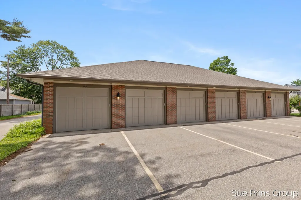 156 W 11th Street Holland City MI 49423