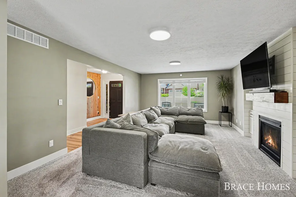 156 Hightower Drive NE Rockford City MI 49341