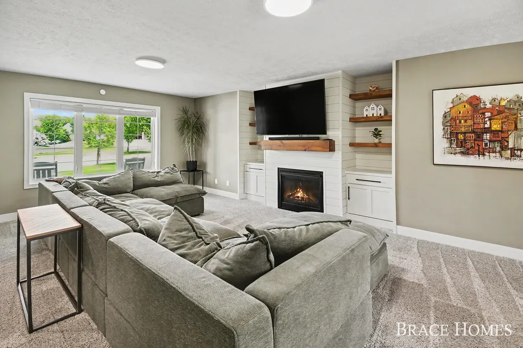 156 Hightower Drive NE Rockford City MI 49341