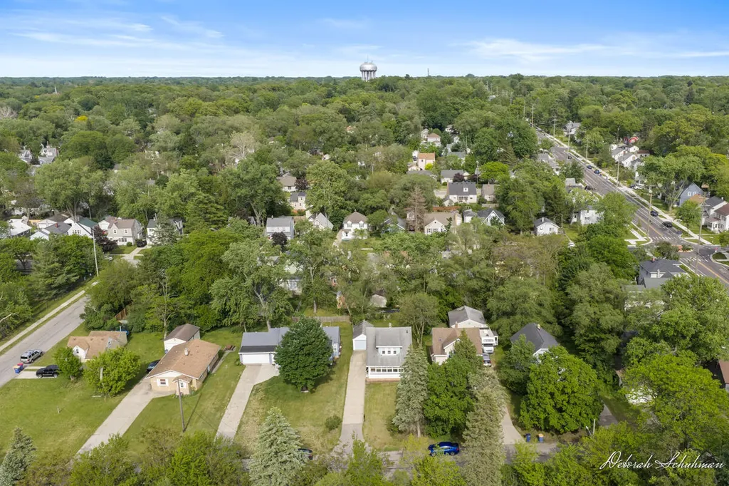 1520 Silver Creek Avenue SE Grand Rapids City MI 49507