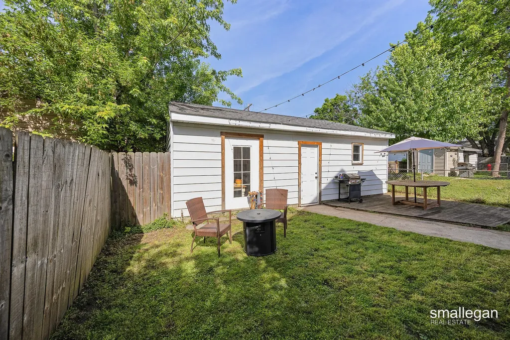1321 Davis Avenue NW Grand Rapids City MI 49504