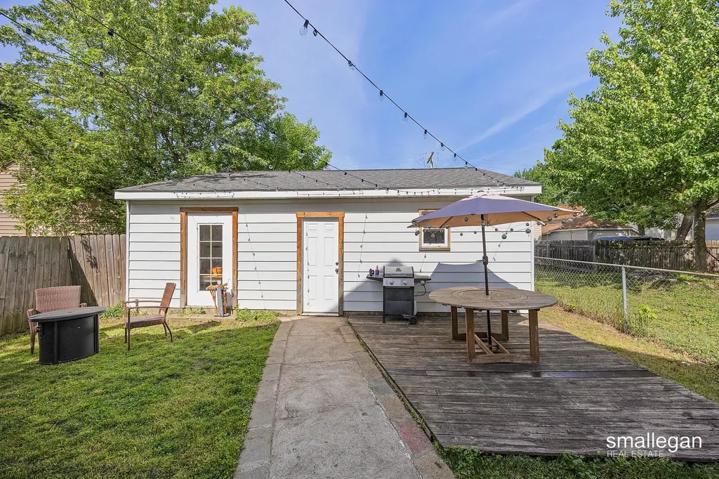 1321 Davis Avenue NW Grand Rapids City MI 49504
