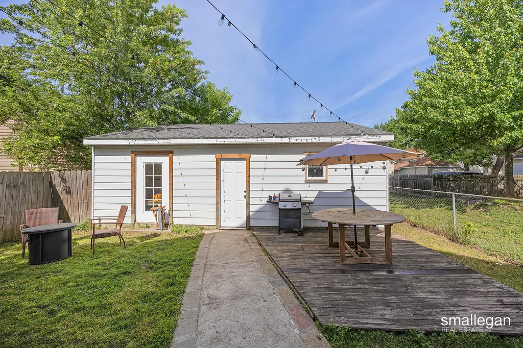 1321 Davis Avenue NW Grand Rapids City MI 49504