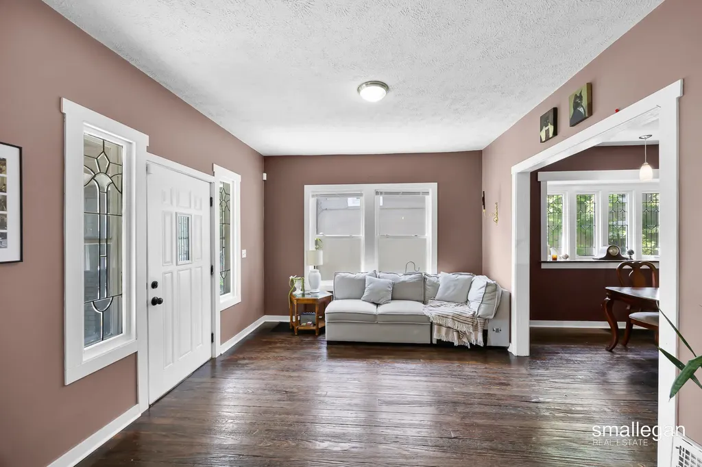 1321 Davis Avenue NW Grand Rapids City MI 49504