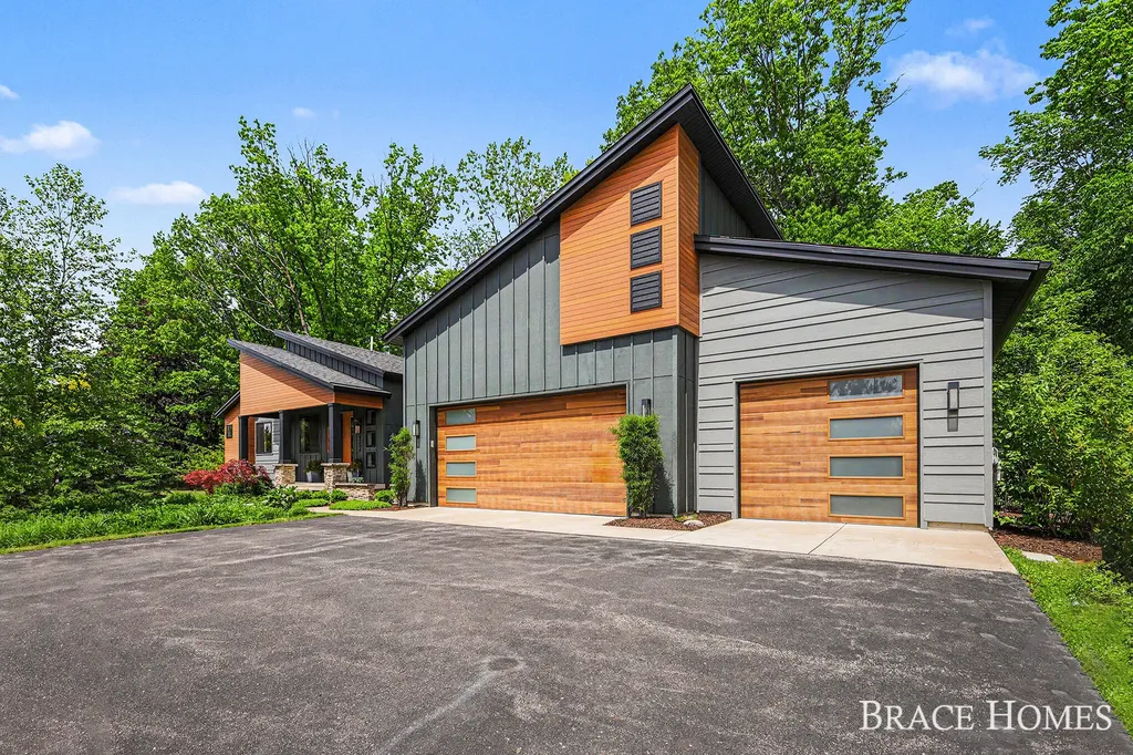 6234 Hall Street SE Cascade Charter Township MI 49546