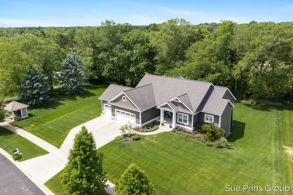 8429 Pinecroft Court Blendon Township MI 49426