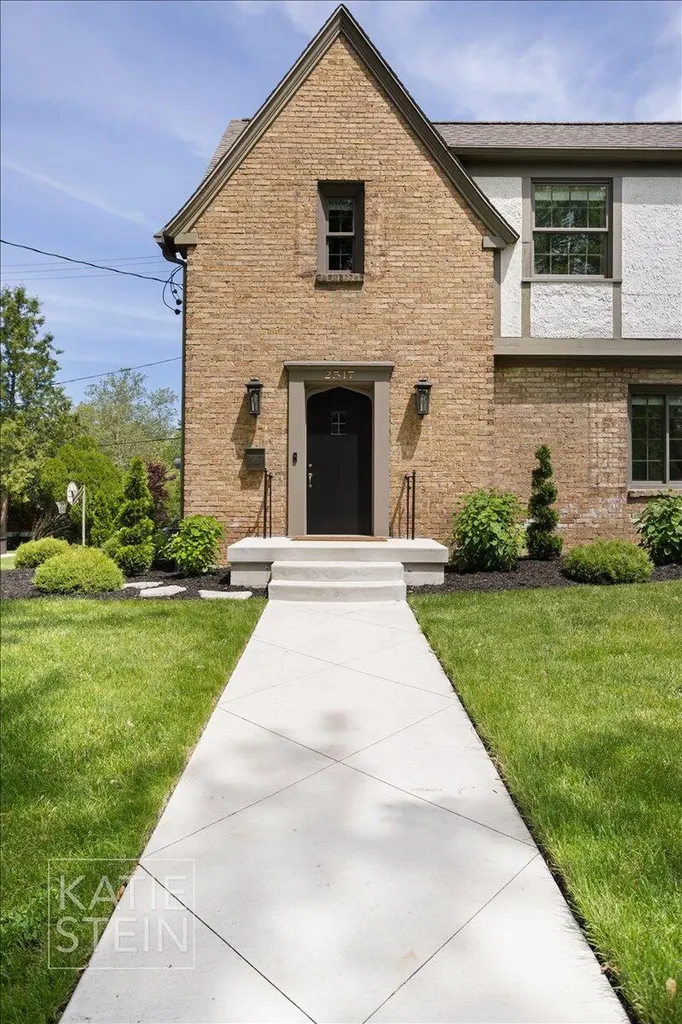 2517 Richards Drive SE East Grand Rapids City MI 49506