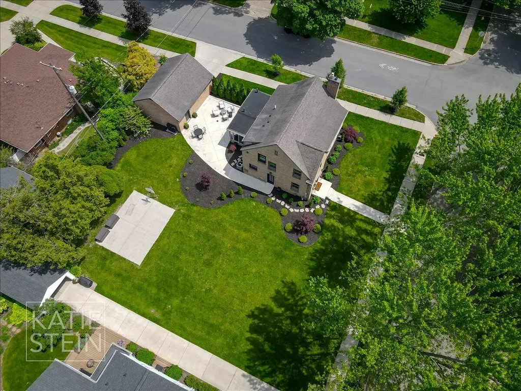 2517 Richards Drive SE East Grand Rapids City MI 49506