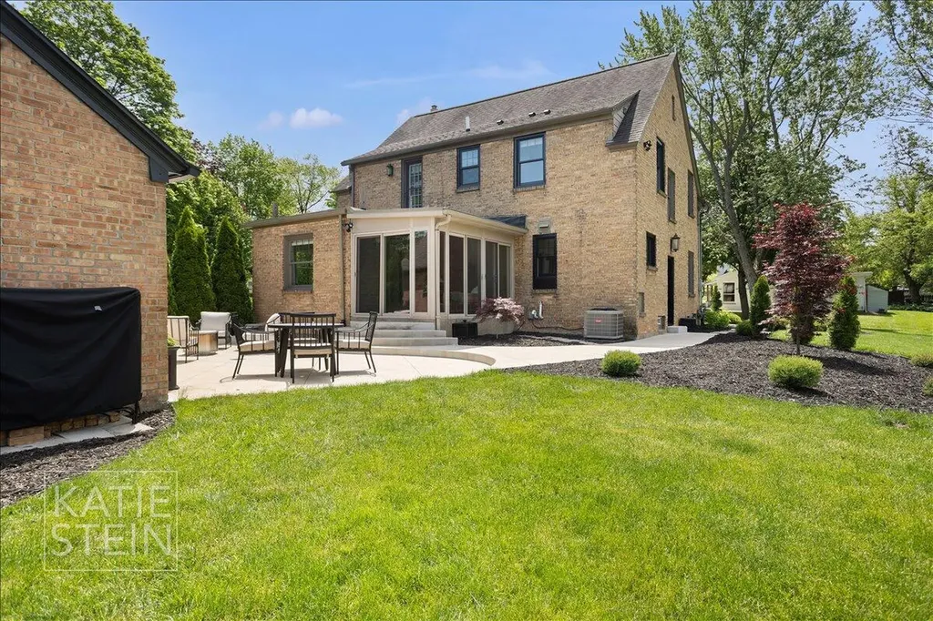 2517 Richards Drive SE East Grand Rapids City MI 49506