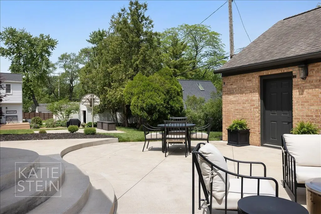 2517 Richards Drive SE East Grand Rapids City MI 49506