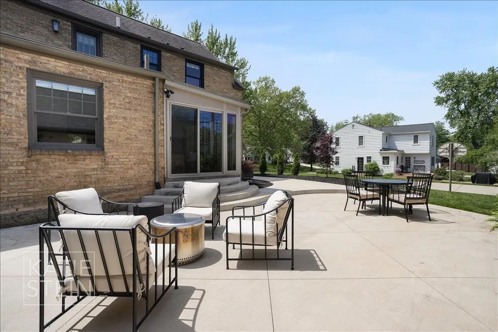 2517 Richards Drive SE East Grand Rapids City MI 49506