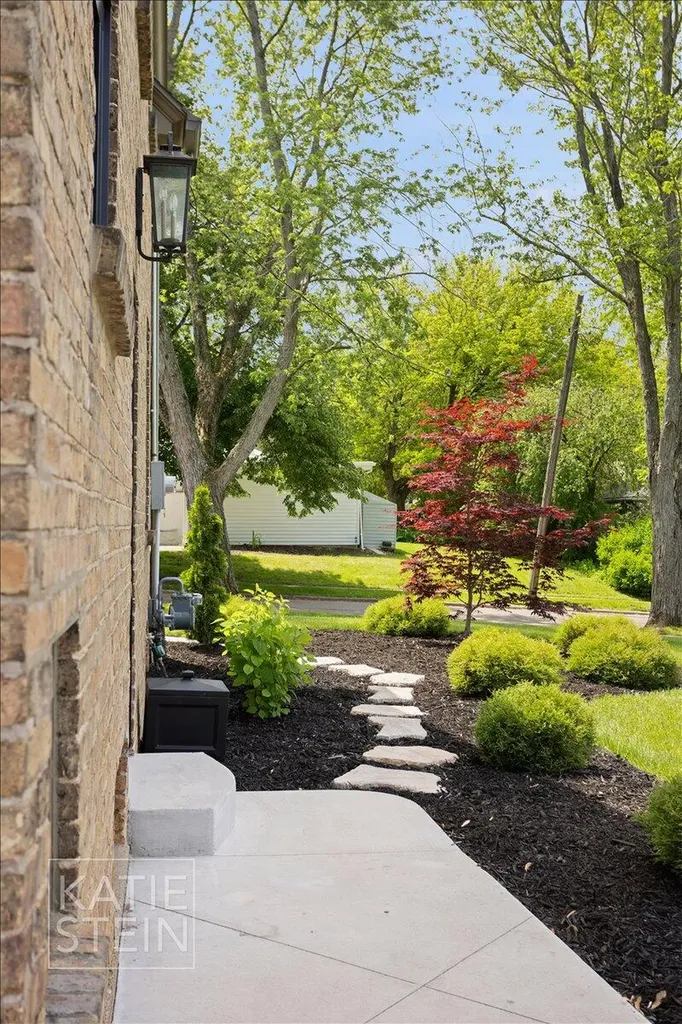 2517 Richards Drive SE East Grand Rapids City MI 49506