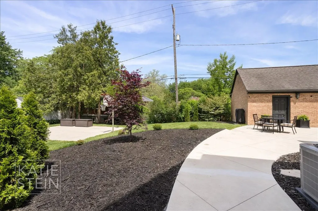 2517 Richards Drive SE East Grand Rapids City MI 49506
