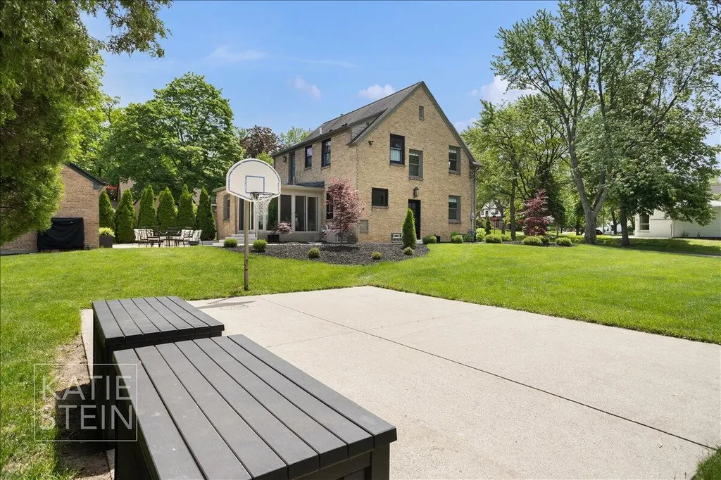 2517 Richards Drive SE East Grand Rapids City MI 49506